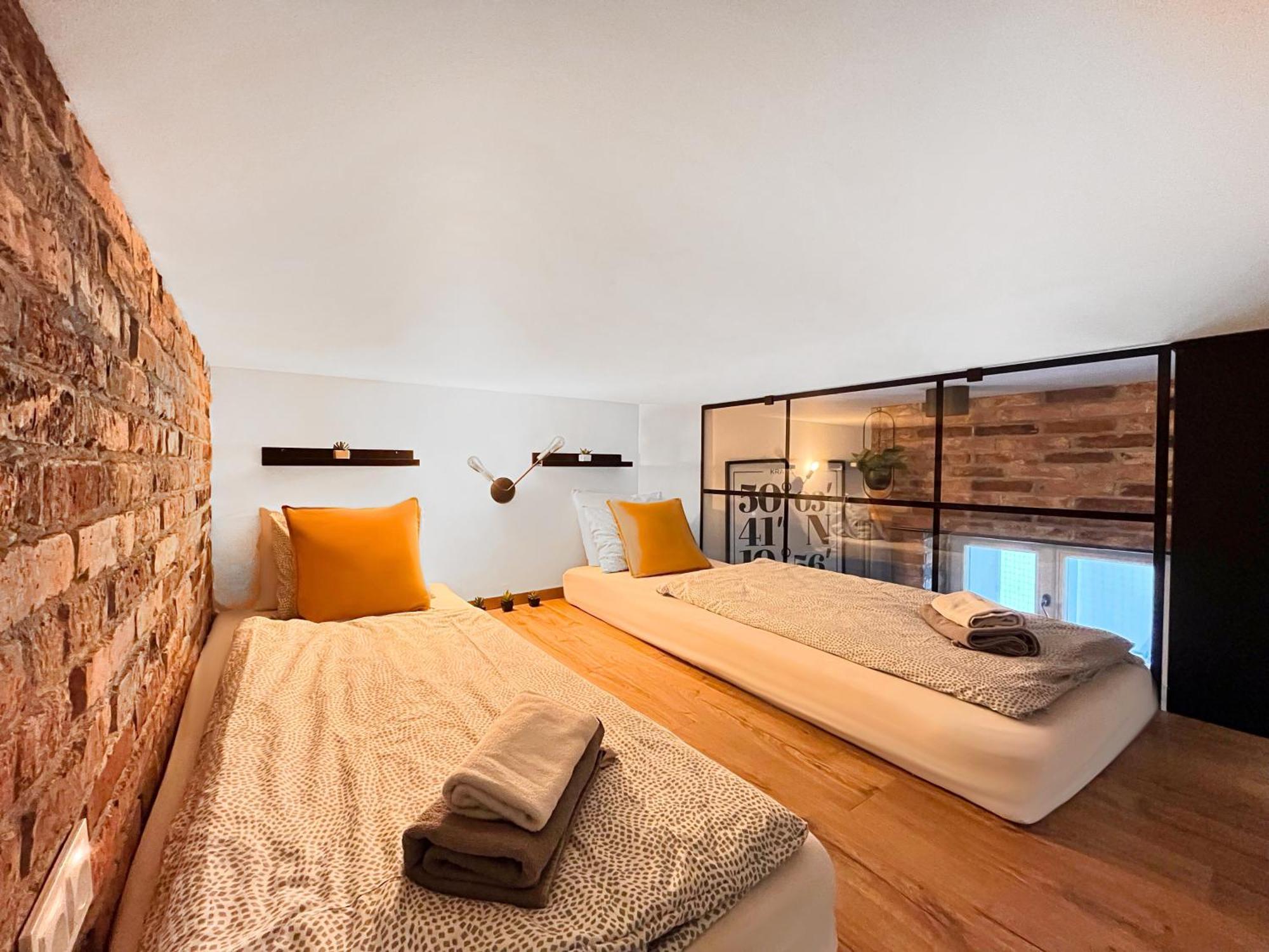 Large 75 M2 Apartment For 6 Guests Next To Wawel Castle Kraków Exteriör bild